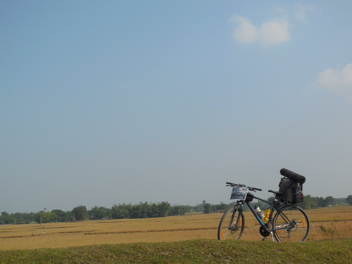 namastechinmay's tweet photo. Motivational: Don't let fear hold you back from cycling. Take that leap and feel the wind in your hair, the sun on your face, and the freedom of the open road. You won't regret it. #bikeadventure #cyclingjourney #cycling #community https://t.co/EbIGaPWsEz