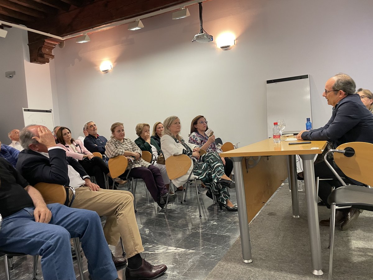 RespSolidarias's tweet photo. Una jornada de lo más inspiradora, reflexiva y llena de contenido. Hablamos de sostenibilidad familiar como fundamento del desarrollo, intangibles que lo hacen posible; situación actual y acción de la sociedad civil para lograrlo. #desarrollohumanosostenible #Cambio https://t.co/iwYrW5GVJ6