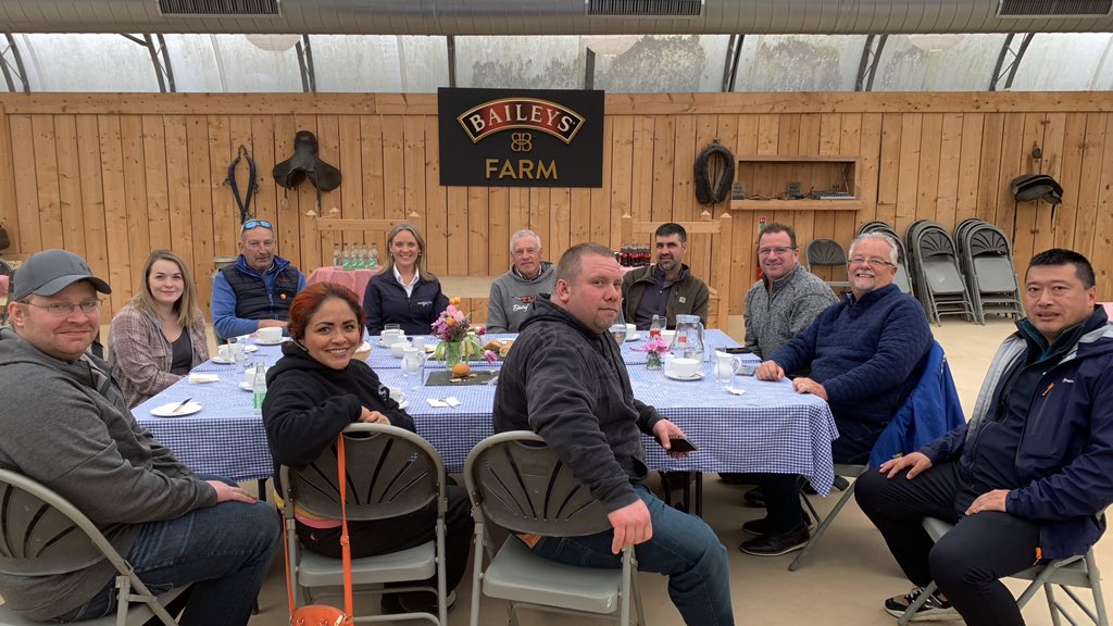 Delighted to welcome our lovely US @dairymasterhq guests and showcase our Irish dairy farm!
🐄🌱🇮🇪 🇺🇸 
#baileysfarm #dairyfarm #milking #rotaryparlour #technology #future #innovation #sustainability #dairymaster #wicklow #ireland