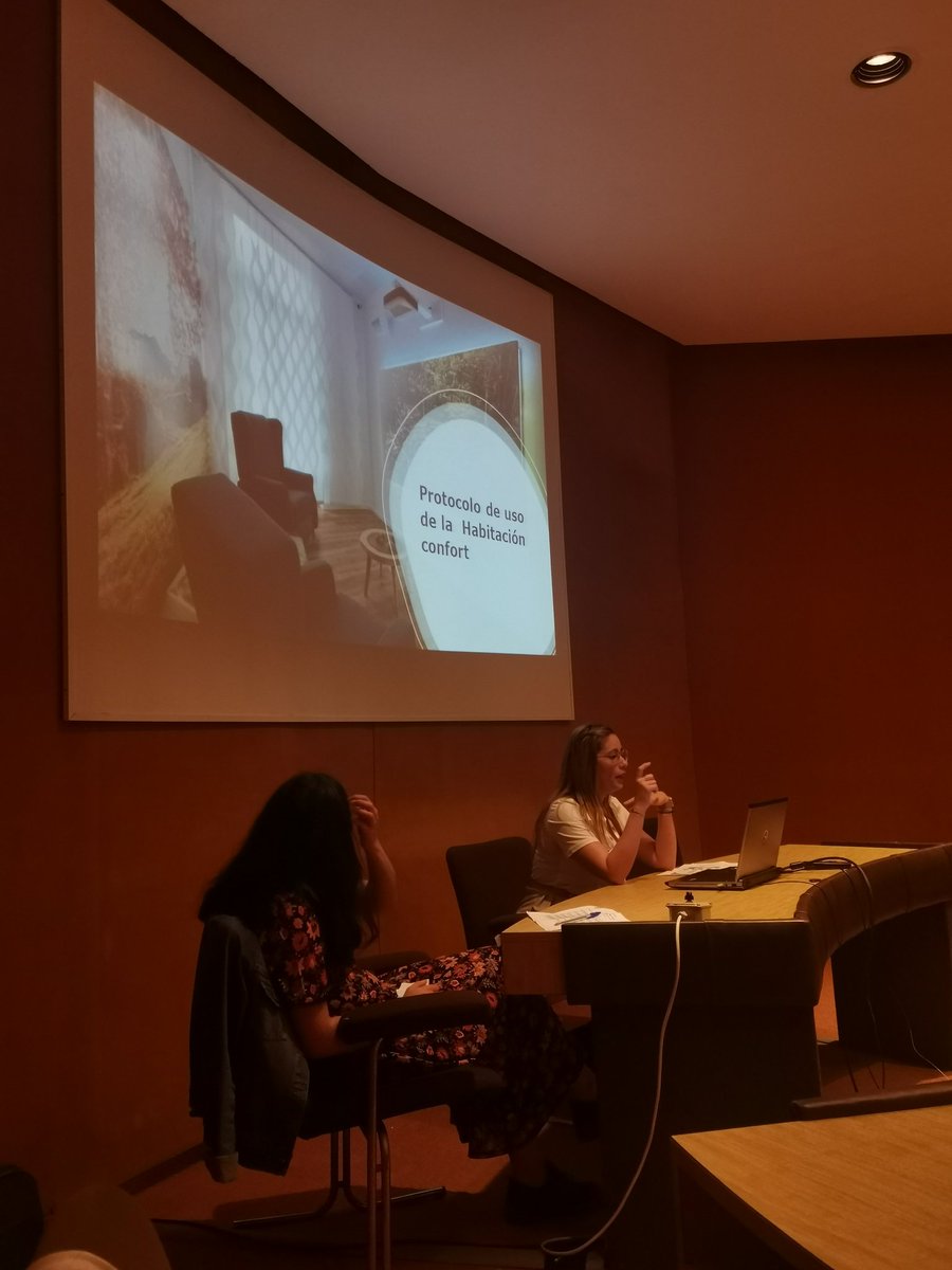 GdvGloria's tweet photo. Excelente comunicación de nuestra compañera enfermera especialista en salud mental Rocío Esteve sobre la habitación confort, donde se tiene en cuenta las preferencias y deseos del usuario @_AEESME @BpsoNavarra #SaludMental #40CongresoAEESME https://t.co/v7BXNYOdsT