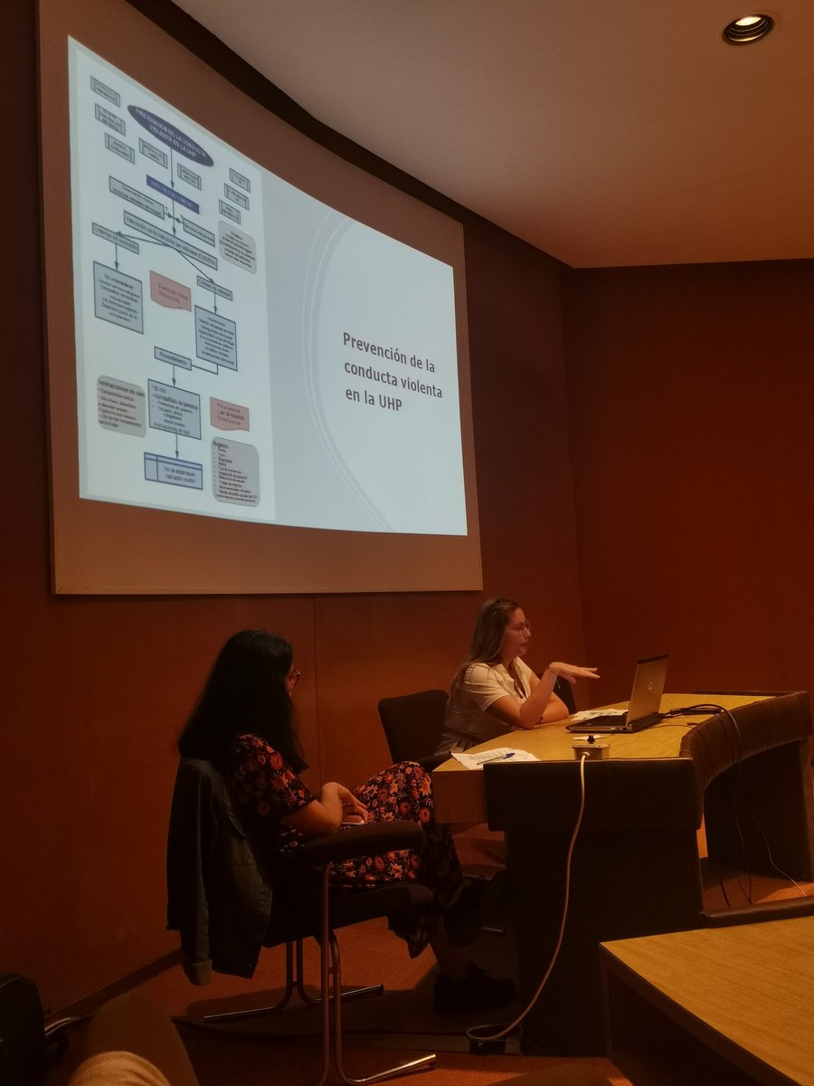 GdvGloria's tweet photo. Excelente comunicación de nuestra compañera enfermera especialista en salud mental Rocío Esteve sobre la habitación confort, donde se tiene en cuenta las preferencias y deseos del usuario @_AEESME @BpsoNavarra #SaludMental #40CongresoAEESME https://t.co/v7BXNYOdsT