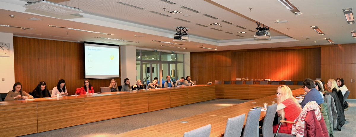 NKU_CZ's tweet image. Interní audit v teorii i praxi: workshop pro studenty Univerzity Pardubice proběhl na NKÚ právě dnes.
Praktické části workshopu předcházely prezentace našich kolegů, kteří se aktivně zabývají kontrolou - a to nejen tou interní.
Vystoupil také ředitel @IIACzech Daniel Häusler.