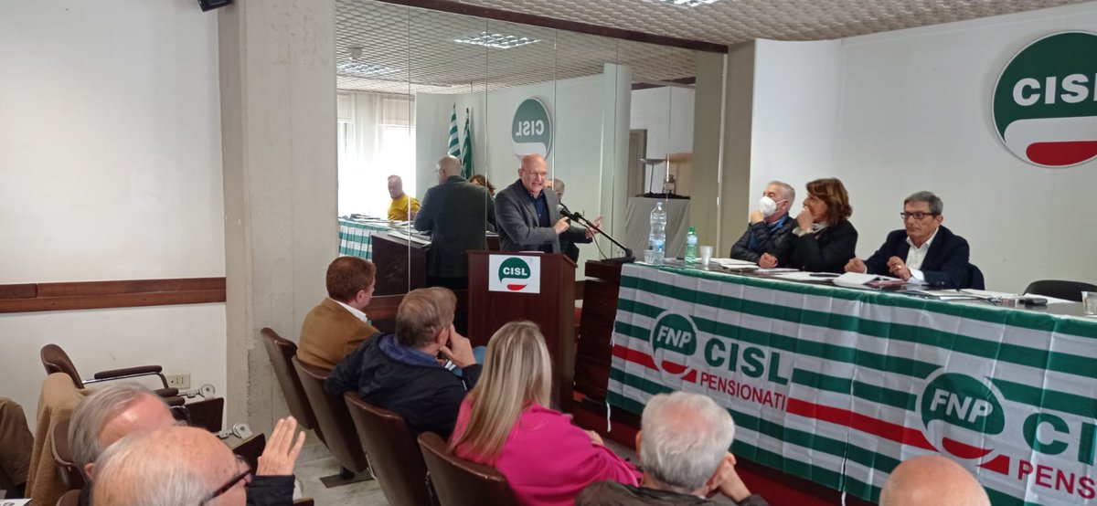 CislTaBr's tweet photo. #31mar2023 #Taranto #sedeUst @gianfr_solazzo interviene ai lavori del #CG @pugbt #paesepolarizzato #rapportocariplo #disuguaglianze #giovani #poveriraddoppiati #ricostruireilpaese #valori #autonomiaCISL #autonomiadifferenziata #TitoloV @CislNazionale @CislPuglia @FnpCisl https://t.co/jC8aL3Pvxx