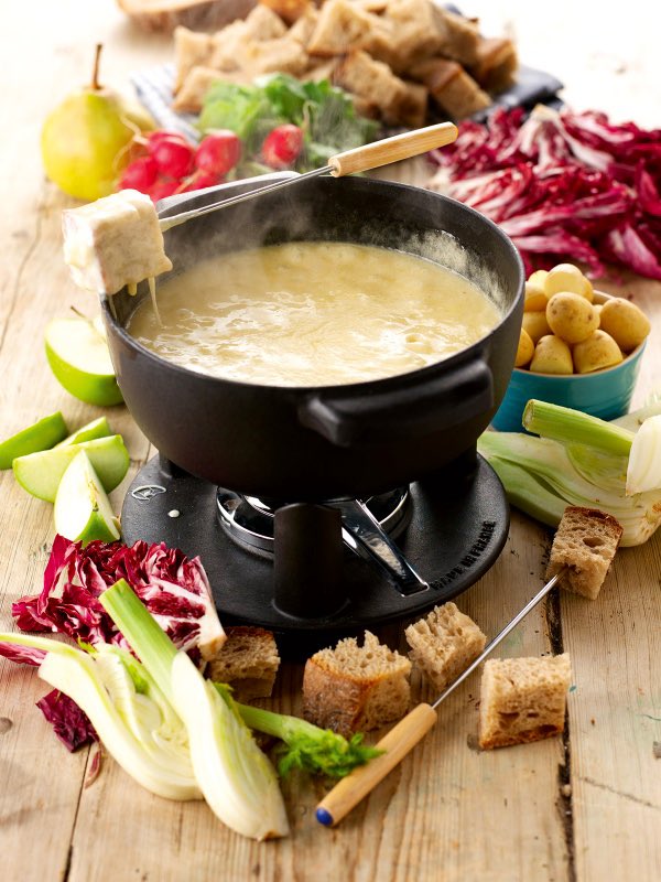 Nigella_Lawson's tweet image. Unfashionable but irresistible: #RecipeOfTheDay is Cheese Fondue! nigella.com/recipes/cheese…