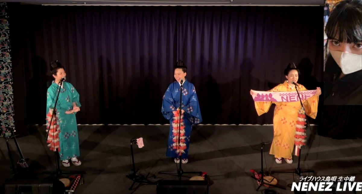 XK55po1csrRcKaY's tweet photo. はーるー不在の島唄舞台。不思議とはーるー居なくても成り立つのよ、これが。臨機応変のNENEZのスーパースキル。素晴らしい。なーぎーがはーるーの分までいく❜のよ。その存在感。もち はーるーが加わっても~~っと成り立つです。
#春の沖縄旅行 #ネーネーズ #FaiFai #YouTuve
「大事よぉ」☆ https://t.co/RaKHlkxBvI