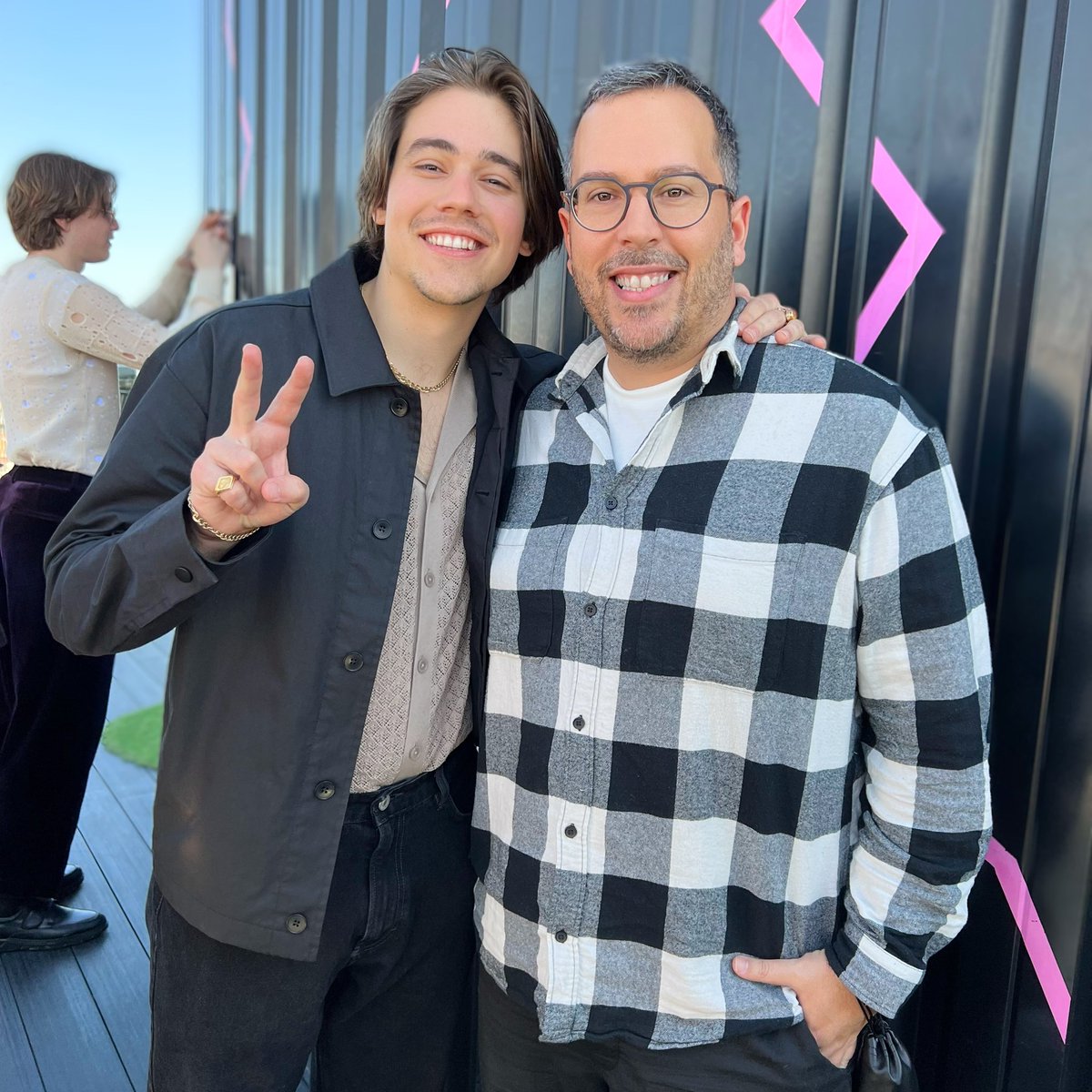 victorESC_udero's tweet photo. 🇸🇮 Fue todo un descubrimiento en Barcelona cuando Bojan de Joker Out se me acercó a hablar ¡en español! Rápidamente @SteveHReports vio la oportunidad de entrevistarle en el episodio en español del podcast oficial de #Eurovision y aquí está. Más majo… 😍 https://t.co/YxfbGDqy4b https://t.co/MLkl4IM1Vt