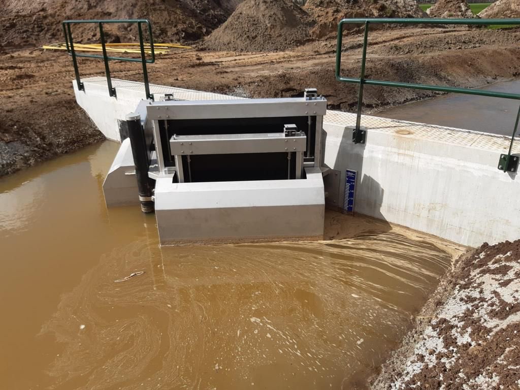 GJ_Pool's tweet photo. Project Soestwetering en Breebroeksleiding in uitvoering. Omgeving #Okkenbroek #Lettele Aanleg van een WB21 knijpstuw die vispasseerbaar is. #krw @WDODelta @Bouwhuisgww @DeventerGem @sweconederland @gmrijssenholten https://t.co/TYEAVbSBwS