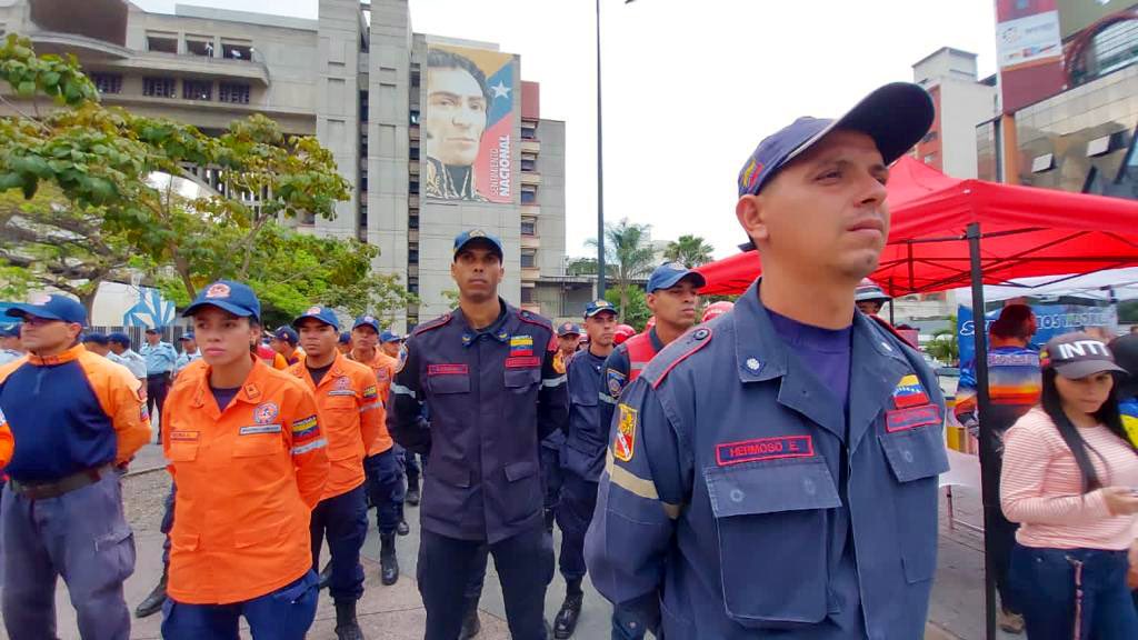 Redi_andes's tweet photo. RT || GJ @dhernandezlarez #FANB inicia despliegue junto a los #OSC a lo largo de todo el territorio nacional, en ejecución de la orden de operaciones “Semana Santa Segura 2023”, con el fin de brindar paz y sosiego  a la población venezolana.  
#EscudoBolivariano2023 https://t.co/MrqsjQQuXh