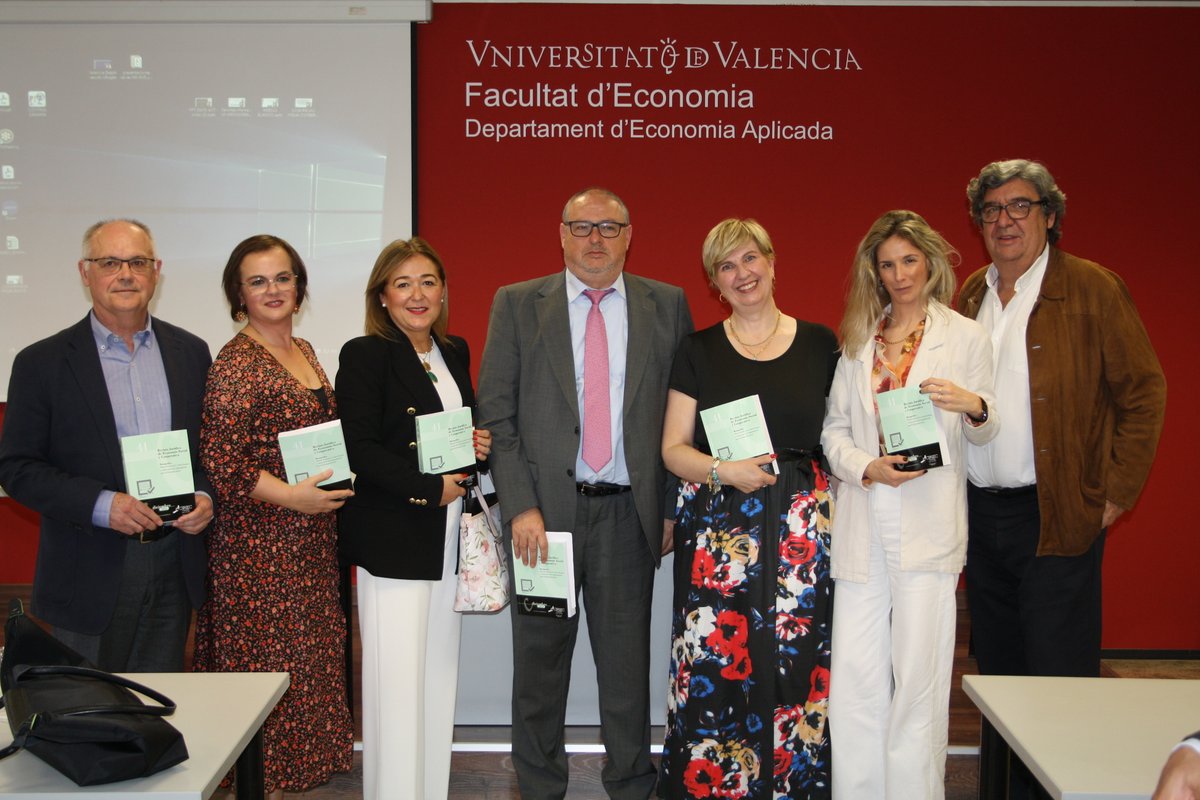 Muchas gracias a <a href="/carmenpastorse/">Carmen Pastor Sempere</a> por su brillante coordinación de este monográfico; a Manuel García Jiménez, director de la Revista, y a las autoras @MariajoseVanyo, del <a href="/iudescoop/">IUDESCOOP</a>; Mª Jesús Blanco, <a href="/pablodeolavide/">Pablo de Olavide</a>; Mª Isabel Sánchez, <a href="/infouex/">UEx</a>, y Felipe Palau, del <a href="/CEGEA_UPV/">CEGEA</a>