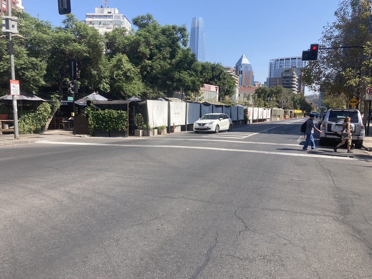 CarlosV98215464's tweet photo. @danielapenaloza Sra Alcaldesa, hasta cuando tendremos que soportar la calle y veredas de Isidora Goyenechea tomadas por los restaurantes. Piense en los vecinos de Las Condes y conductores que queremos transitar libres por el sector ⁦@isidoraalcalde⁩ . https://t.co/UA8cYdatZs