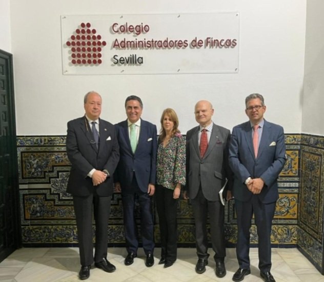 Marisa_Llorente's tweet photo. Presentación del libro de mi gran amigo @gbernaljavier Alfonso XIII y el 10 de Agosto de 1932. Enhorabuena!!! https://t.co/1gk5k9Hcu5