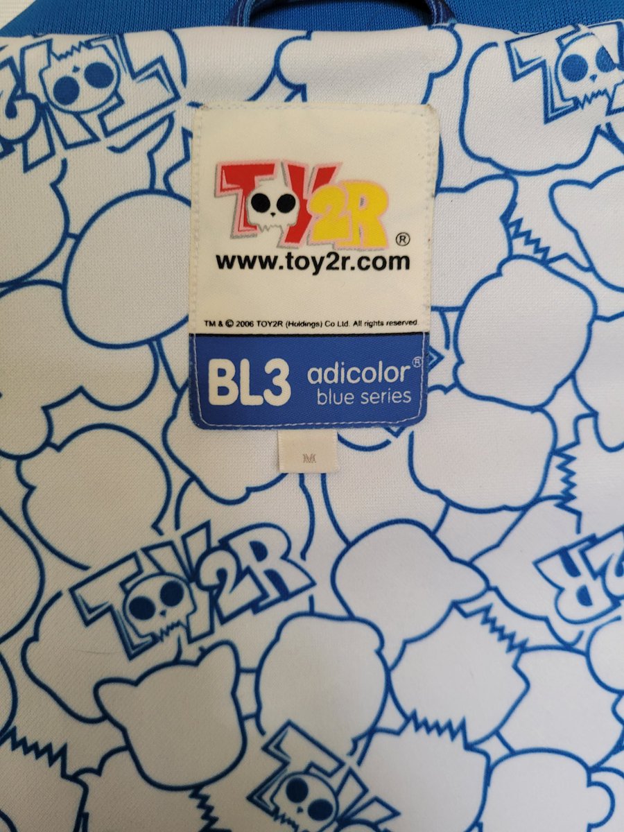 Adidas_tracktop's tweet photo. Adidas, Adicolor BL3 toy2r tracktop.
New in my collection.
#adidas #adicolor #toy2r #bl3 #adidasoriginals #3stripes #blue #adidascollector @Dadidassler @adiFamily_ https://t.co/8CnpyfqlEU