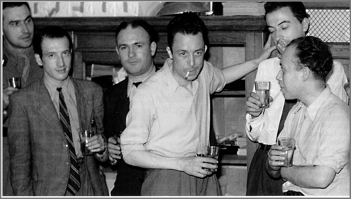 Es viernes, y Albert Camus lo sabe.