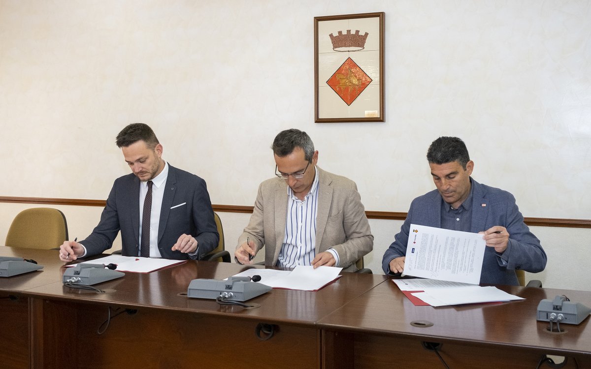 CreuRojaTGN's tweet image. 🤝🏻 Signem nou acord de col·laboració amb @AGBARclients i l&apos;@ajconstanti per iniciar el #ProgramaONA Activa&apos;t al municipi.

Un projecte que té per objectiu millorar l&apos;ocupabilitat de persones en situació vulnerable, i que per primera vegada es durà a terme a la província de #Tgn.