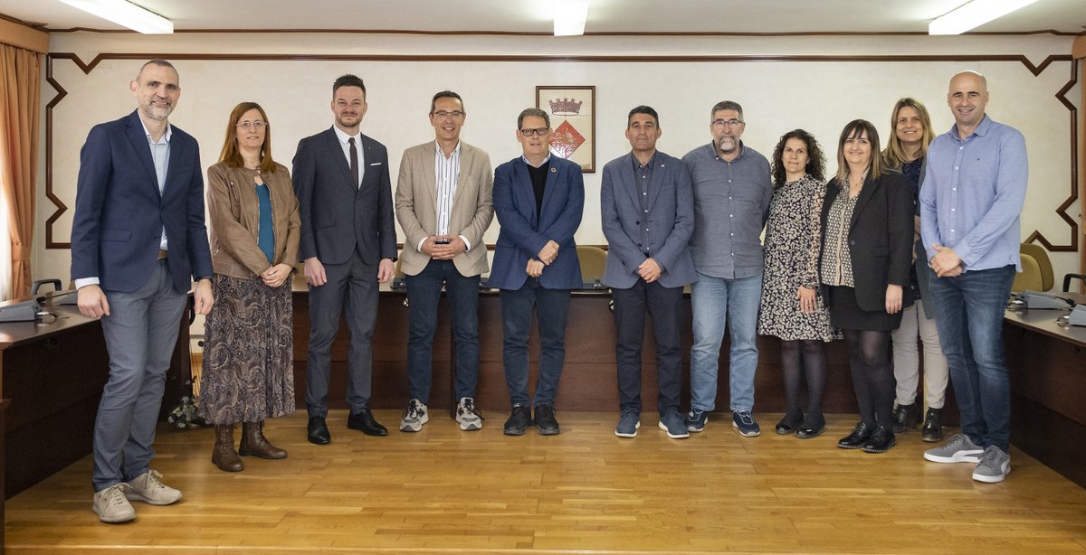 CreuRojaTGN's tweet image. 🤝🏻 Signem nou acord de col·laboració amb @AGBARclients i l&apos;@ajconstanti per iniciar el #ProgramaONA Activa&apos;t al municipi.

Un projecte que té per objectiu millorar l&apos;ocupabilitat de persones en situació vulnerable, i que per primera vegada es durà a terme a la província de #Tgn.