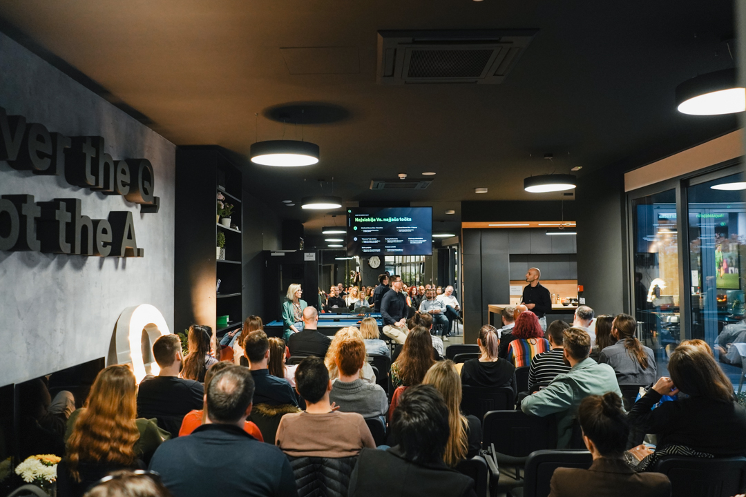 Q agency tweet media