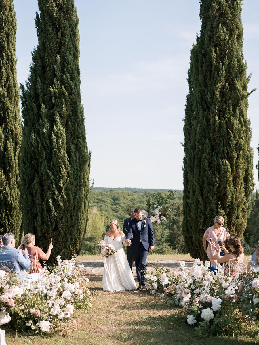 Celebrations! 🎉

#tuscany #tuscanspring #tuscanvilla #weddingmoment #weddinginitaly #tuscanfood