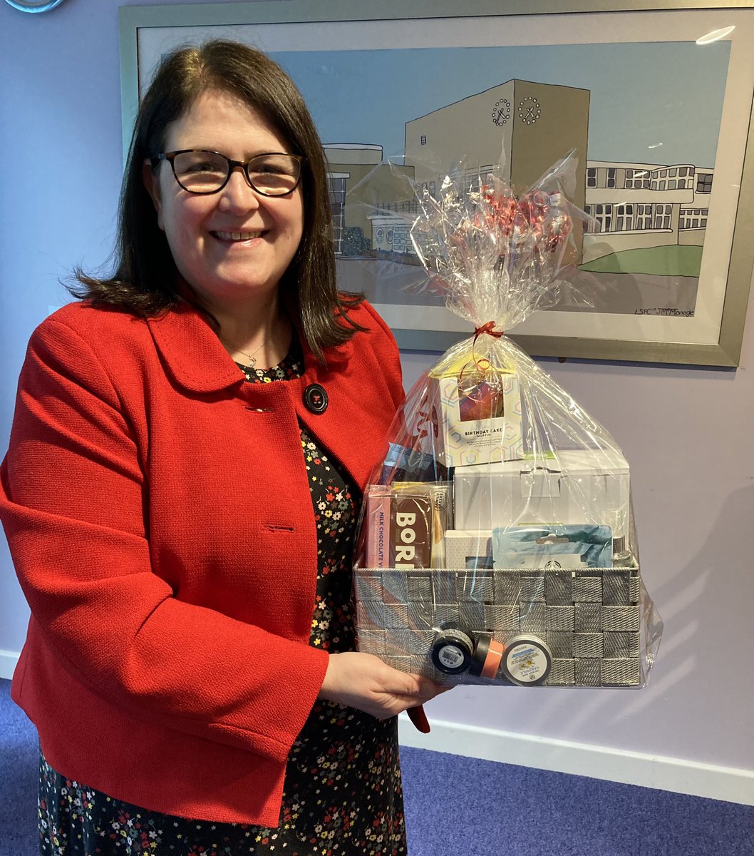 rach_hopkins's tweet photo. End of an era! After 9 fantastic years, I’m stepping down as a governor at the superb @LutonSixthForm college.

It’s been a privilege to serve the smart, resilient, compassionate &amp; talented young people of Luton in this way - I gained as much as I gave. Thank you❤️ https://t.co/7ks1FzPC3k