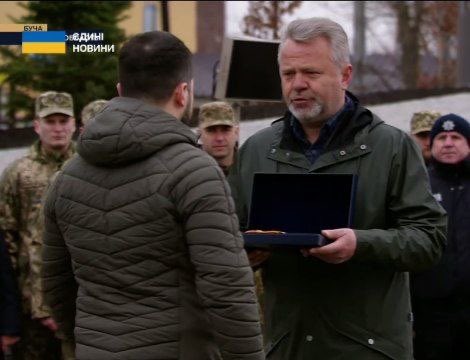 thebuchacity's tweet photo. 🇺🇦Президент вручив Бучанській громаді Почесну відзнаку Бучі: Місто-Герой України

Джерело: Національний телемарафон

#буча #bucha #президент #зеленський https://t.co/cg41H9IQus