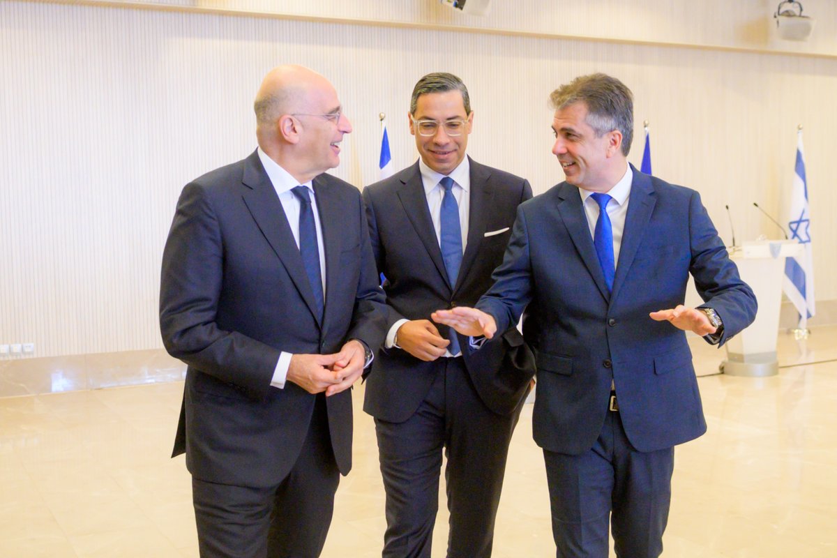 NikosDendias's tweet photo. Τριμερής συνάντηση 🇨🇾🇬🇷🇮🇱 με τους ΥΠΕΞ @ckombos & @elicoh1 στη Λευκωσία. Στην ατζέντα, οι τρόποι ενίσχυσης της στενής τριμερούς συνεργασίας σε ευρύ φάσμα τομέων, όπως η ενέργεια, η αντιμετώπιση καταστροφών & η προστασία του περιβάλλοντος
#PartnersForOurFuture (1/2) https://t.co/RIlYUB5d0W