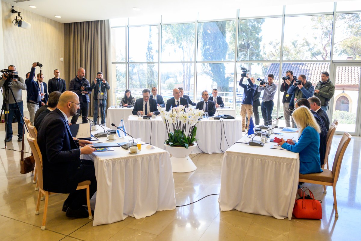 NikosDendias's tweet photo. Τριμερής συνάντηση 🇨🇾🇬🇷🇮🇱 με τους ΥΠΕΞ @ckombos & @elicoh1 στη Λευκωσία. Στην ατζέντα, οι τρόποι ενίσχυσης της στενής τριμερούς συνεργασίας σε ευρύ φάσμα τομέων, όπως η ενέργεια, η αντιμετώπιση καταστροφών & η προστασία του περιβάλλοντος
#PartnersForOurFuture (1/2) https://t.co/RIlYUB5d0W