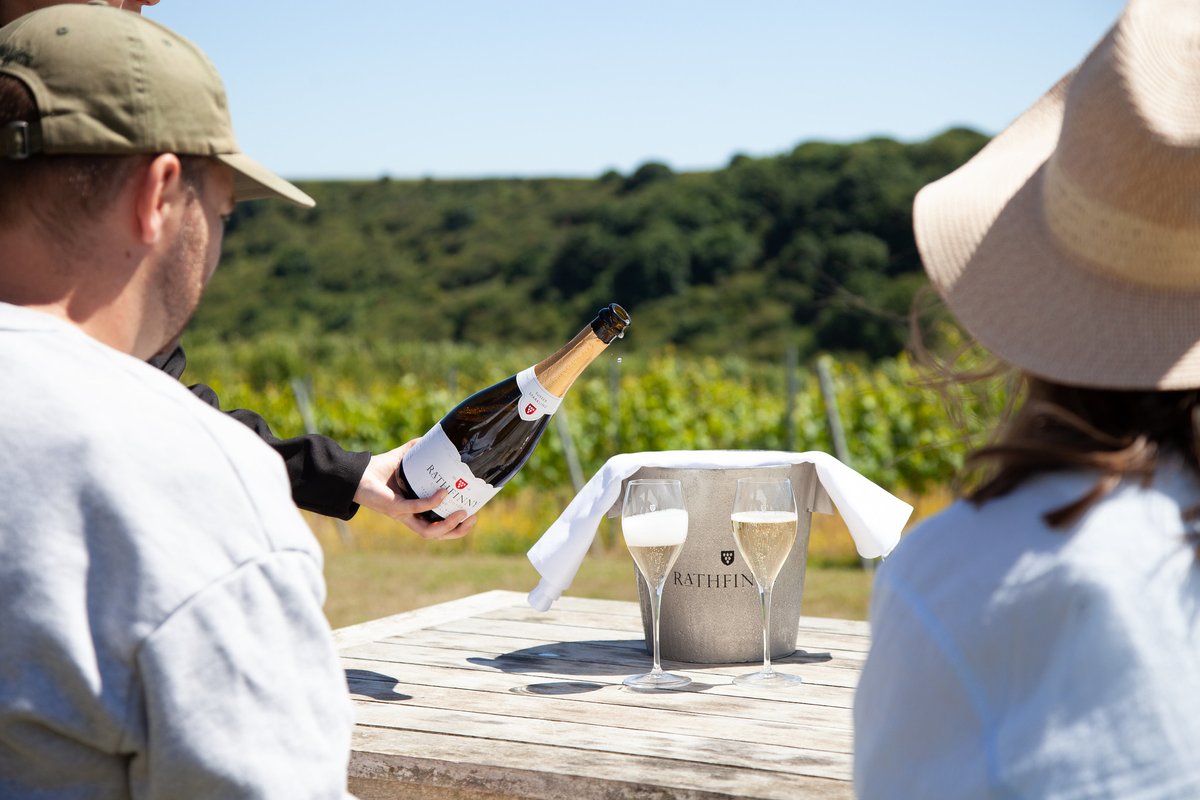 RathfinnyEstate's tweet image. Our summer Estate events programme has dropped! Bookings are now open and here’s a flavour of the lineup:

- Dine in the Vines Series
- The Hut Sundowners
- NEW Summer Kitchen
- English Wine Week Tour &amp;amp; Tasting
- Guest Chef Takeovers

Discover more: ow.ly/kpl850NwVJ7