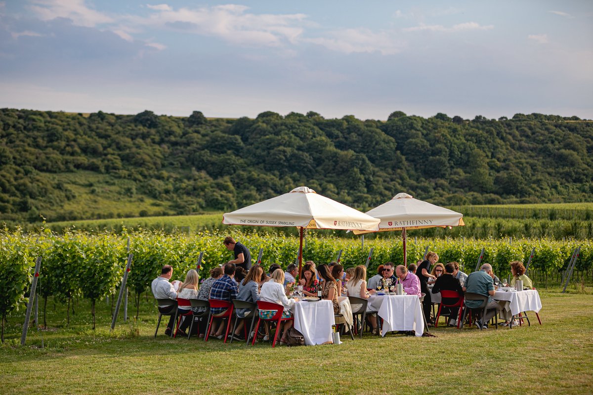 RathfinnyEstate's tweet image. Our summer Estate events programme has dropped! Bookings are now open and here’s a flavour of the lineup:

- Dine in the Vines Series
- The Hut Sundowners
- NEW Summer Kitchen
- English Wine Week Tour &amp;amp; Tasting
- Guest Chef Takeovers

Discover more: ow.ly/kpl850NwVJ7