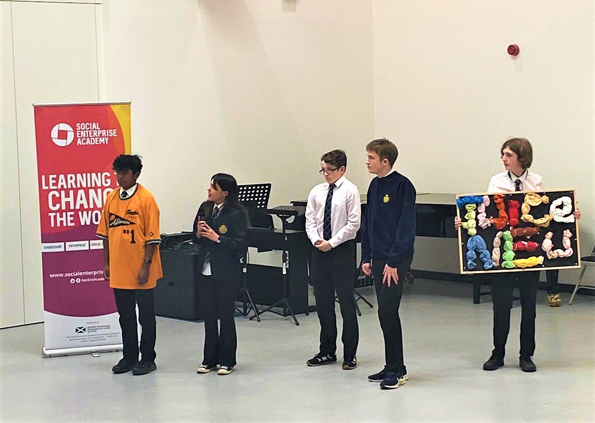 SEA_Edu's tweet photo. 🌟What an incredible time we had yesterday at our #DumfriesAndGalloway Dragons' Den competition!🌟

Huge well done to everyone who took part and a massive congrats to the winners, 'Cooking in a Crisis' from @Dhs_BusDept!

@AAOfficial2013  @ShawheadPS @stjosephsdgc @DouglasEwartHS https://t.co/1rwfgoUist