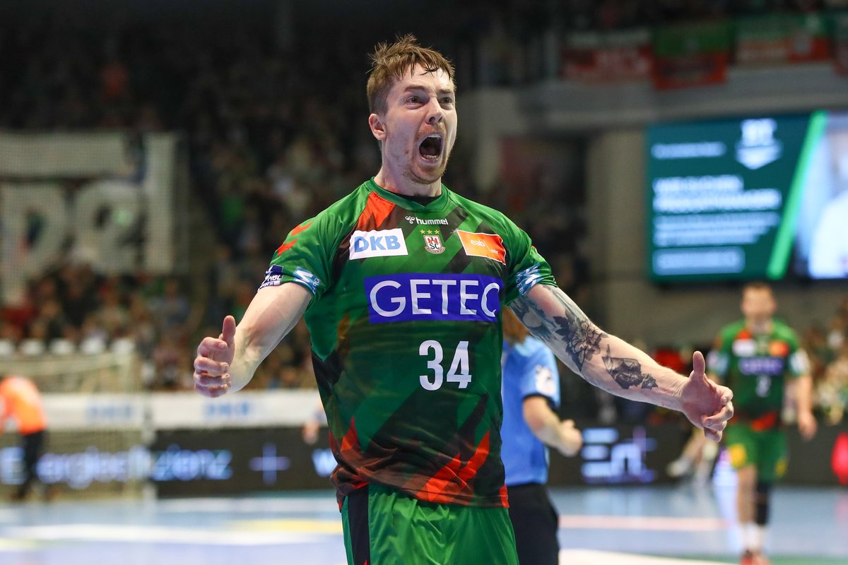 SCMagdeburg's tweet photo. JAAAAAA❗ Wochenende! 🤩

Wie ist dein Wochenend-Gesicht? 💚❤️
_____
#scmhuja I 📸 Franzi Gora https://t.co/E5gVOypmcp