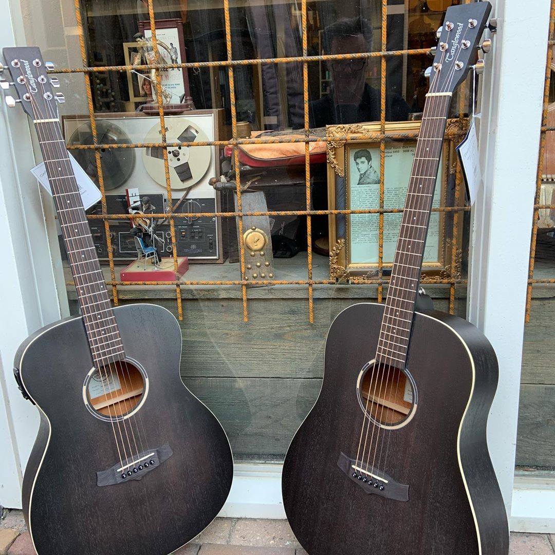 It takes two to Tangle 😀👍

The beautiful new Blackbird series.

📸 kajsguitarstore_kringenie