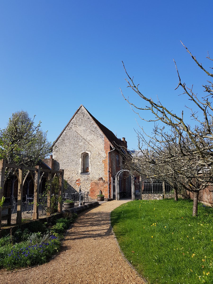 KingJohnsHouse's tweet photo. We're open on #GoodFriday and #BankHolidayMonday. A great weekend to come and discover 800 years of  hidden history, and eat some homemade cake #KingJohnsHouse #KingJohnsGarden #MissMoodys #CakesInMuseums #ExploreLocal. More #History, more #Heritage, @moreTestValley @Visit_Romsey https://t.co/wRiUoohcx6