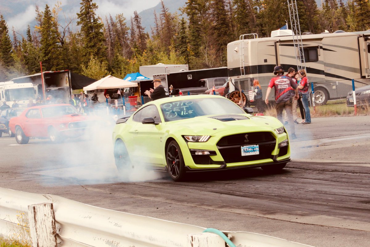 It's National Ford Mustang Day! 

#nationalmustangday #Mustang #NHRA
#dragracing