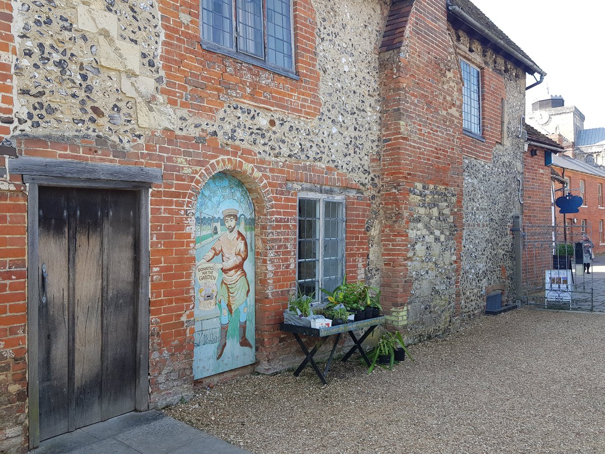 KingJohnsHouse's tweet photo. We're open on #GoodFriday and #BankHolidayMonday. A great weekend to come and discover 800 years of  hidden history, and eat some homemade cake #KingJohnsHouse #KingJohnsGarden #MissMoodys #CakesInMuseums #ExploreLocal. More #History, more #Heritage, @moreTestValley @Visit_Romsey https://t.co/wRiUoohcx6