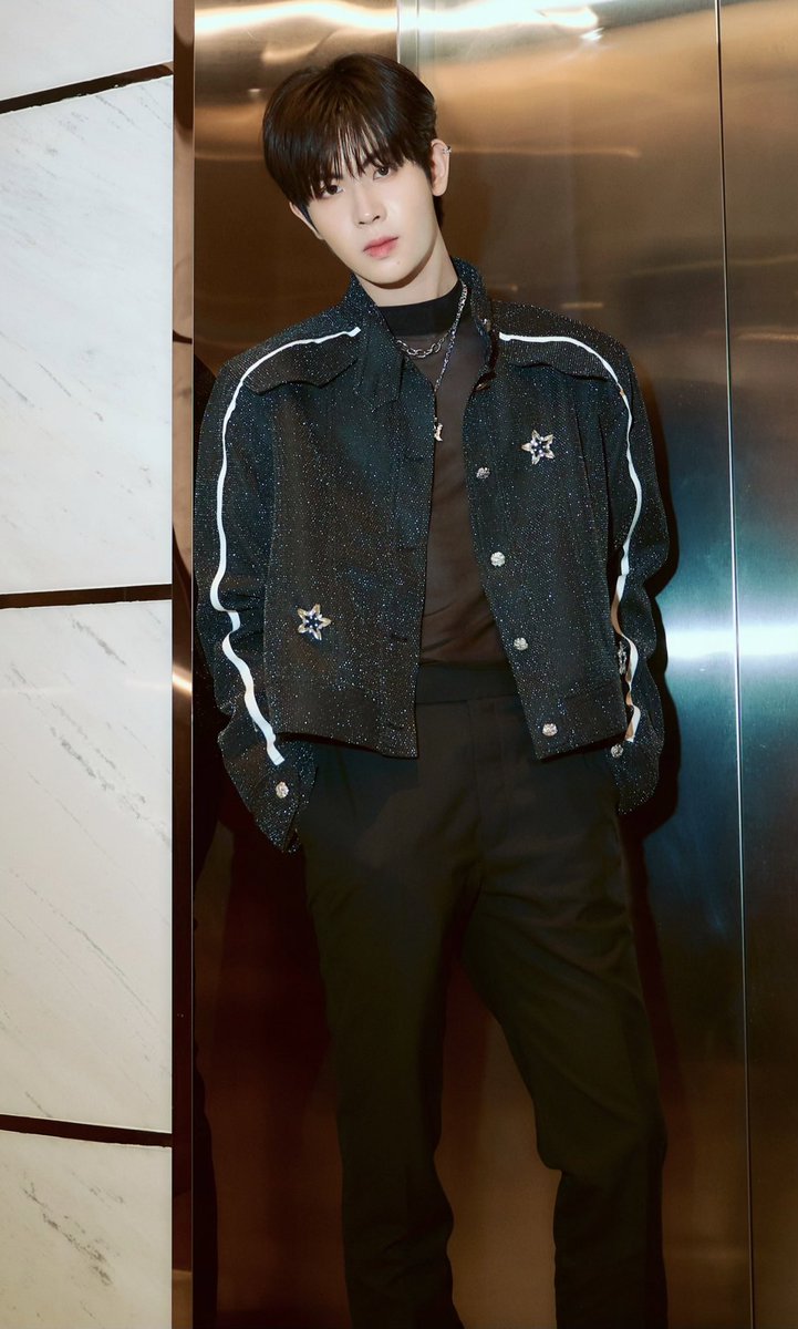 ALL BLACK 😎 #firstone