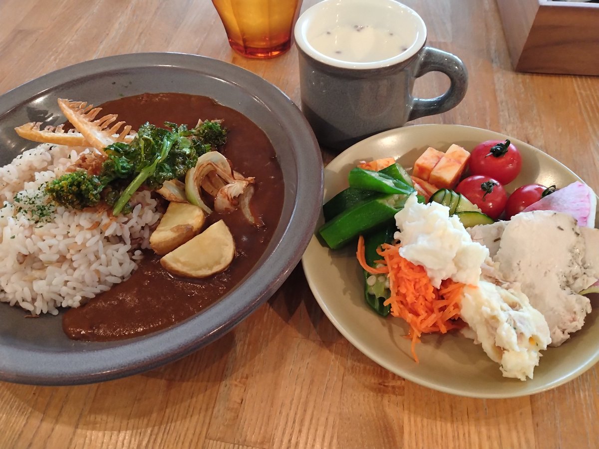 wao9959's tweet photo. 今朝は寝坊してしまったので走りそびれましたが、今月も目標走行距離を達成しました。
#ランニング女子
#目標達成
#横浜ランチ
#サラダバー https://t.co/sKcYtmcHDP
