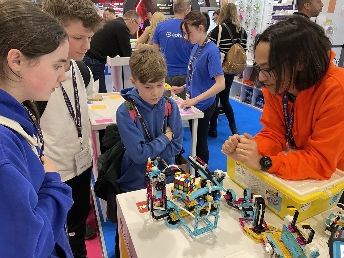Parkfield's tweet photo. We’re having a great time at BETT today! #TechnologyTeam https://t.co/5SFLLxJyvj