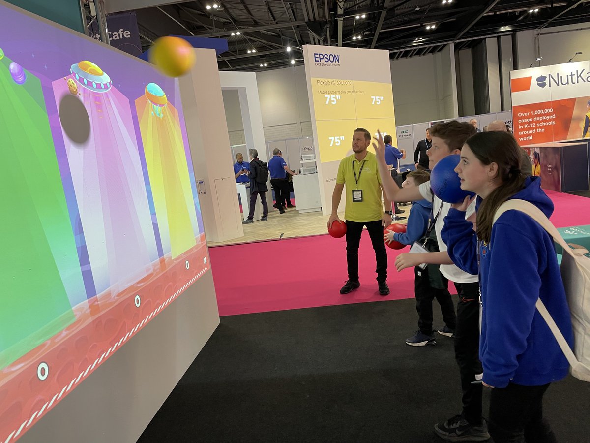 Parkfield's tweet photo. We’re having a great time at BETT today! #TechnologyTeam https://t.co/5SFLLxJyvj