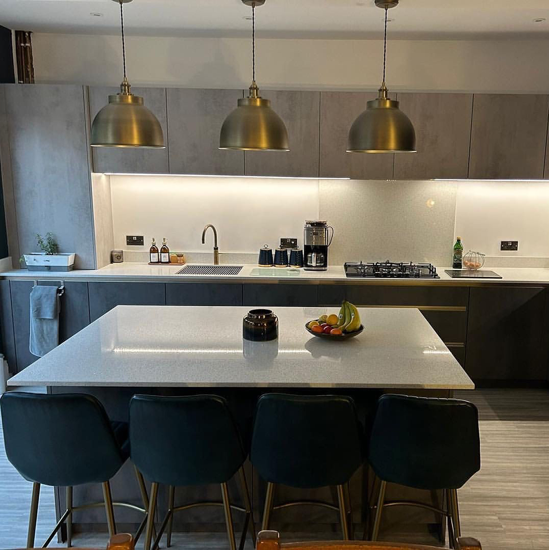 CRLstone's tweet photo. The mirror chip set in this white surface draws the eye as light dances across it giving a wow factor to any room. Combine CRL Quartz Reflection with on-trend shades of grey to guarantee a sense of glamour and style in any kitchen.
.
@Cloppenbourne
#whitequartz #whitecountertops https://t.co/OKY0CqQZv8