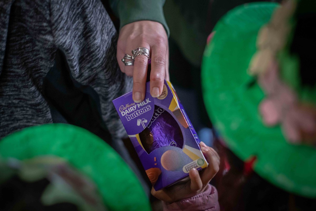 <a href="/OakridgeGlos/">Oakridge Parochial School</a> had their end of term Worship Assembly this morning, and look who 'hopped' by to surprise the children with an #EasterEggHunt #StroudPrimarySchool #PrimarySchoolGloucestershire #CofEPrimarySchool