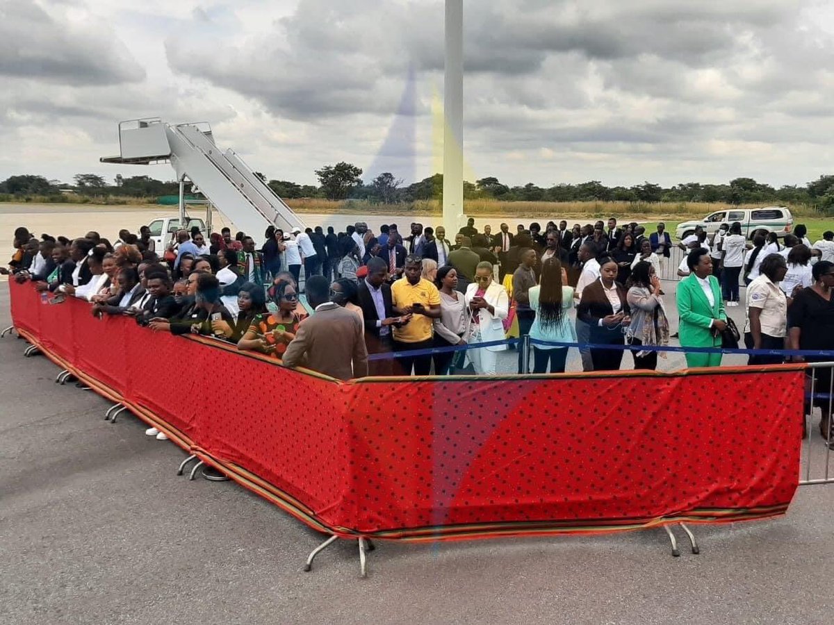 Journalists awaiting the arrival of US VEEP Kamala Harris at the Kenneth Kaunda International Airport.
Watch the updates live right now on
@diamondtvzambia 

#KamalaHarris 