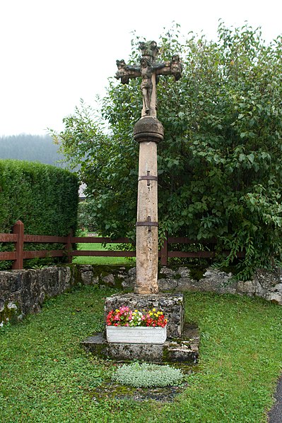 MonumentumFr's tweet photo. Croix à #Sirod (#Jura) Construction XVIe siècle. Croix datant du XVIe siècle : inscription par arrêté du 22 décembre 1933.
Suite 👉 https://t.co/0BYpujk2B6
#Patrimoine #MonumentHistorique https://t.co/u1ZImquK7J