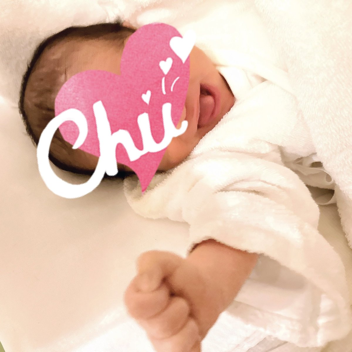 希心オリシャン祭りでめっちゃ酔ってる最中、リタさんのテレビ電話に写ったのんちゃんの純粋ほやほや赤ちゃんパワーと
歌舞伎町の不純なエネルギーとのギャップに耐えきれず、号泣。
今日ものんちゃんの未来のためにパパを筆頭にお酒を沢山飲んだよ🥹👍🏽