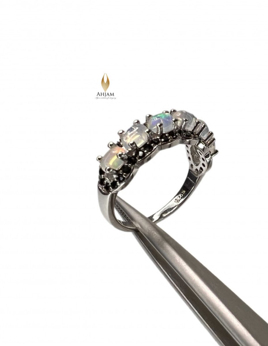 Ahjamgem's tweet photo. خاتم فضة أصلي بأحجار أوبال و اسبينال طبيعي💍🤍🤍 https://t.co/DSqB07l57K
