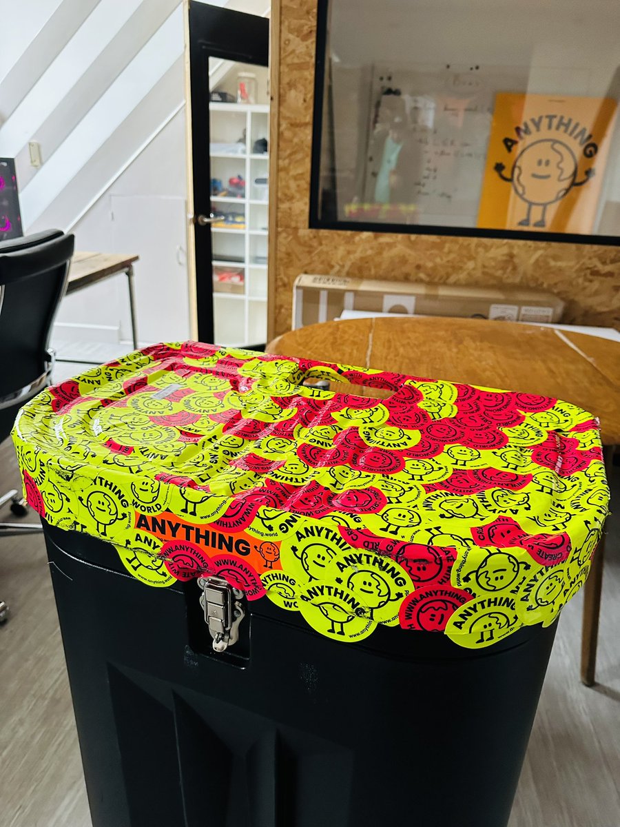 EverythingUnvrs's tweet image. Word to the wise: when @NaomiWiren says she’s gonna stickerbomb something she isn’t messing about! #Stickers #stickerbomb #anythingworld