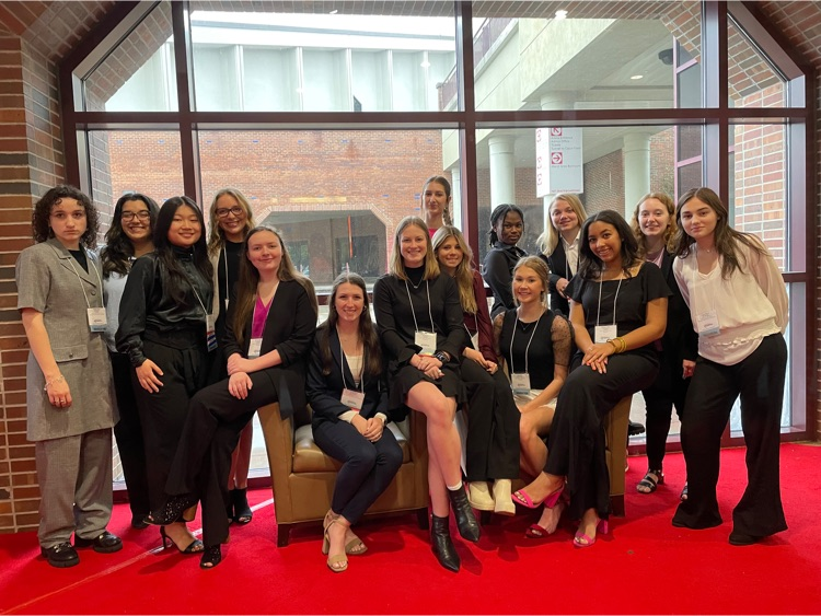 DesotoParish's tweet photo. It's been a busy week for our student groups & clubs competing across the state! We had multiple national qualifiers in FBLA & SkillsUSA, multiple superior rankings in district honor band and multiple state qualifiers with 4H. We are #DeSotoStrong #FindYourWayFriday https://t.co/Pj7PyJjg2l