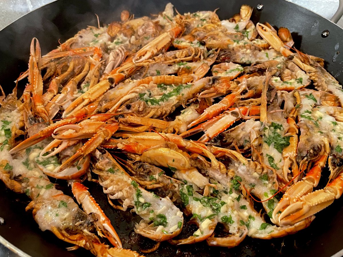 Averyslondon's tweet photo. Without a doubt One of my favourite meals - Superb Langoustine Cooked in the pan with Garlic Butter enjoyed on a bed of Linguine 🥰👌🥰👍🍸✨ https://t.co/bTo5L1d9Ua