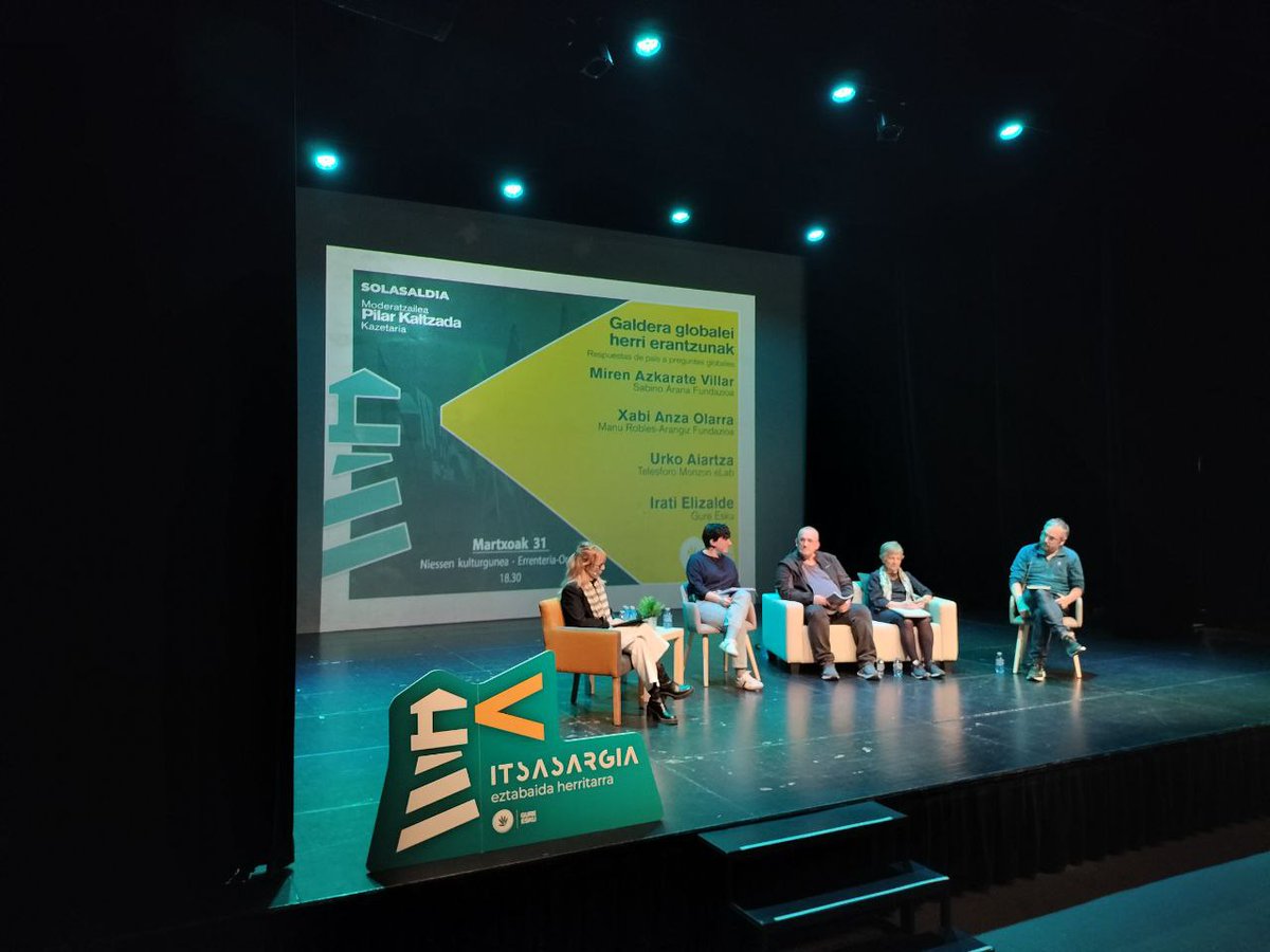 Baditugu gurekin Miren Azkarate, Xabi Anza, Urko Aiartza eta Irati Elizalde. Atzo Legebiltzarrean bozkatutako akordioaz balorazioa egiten hasi dira hizlariak. #itsasargia