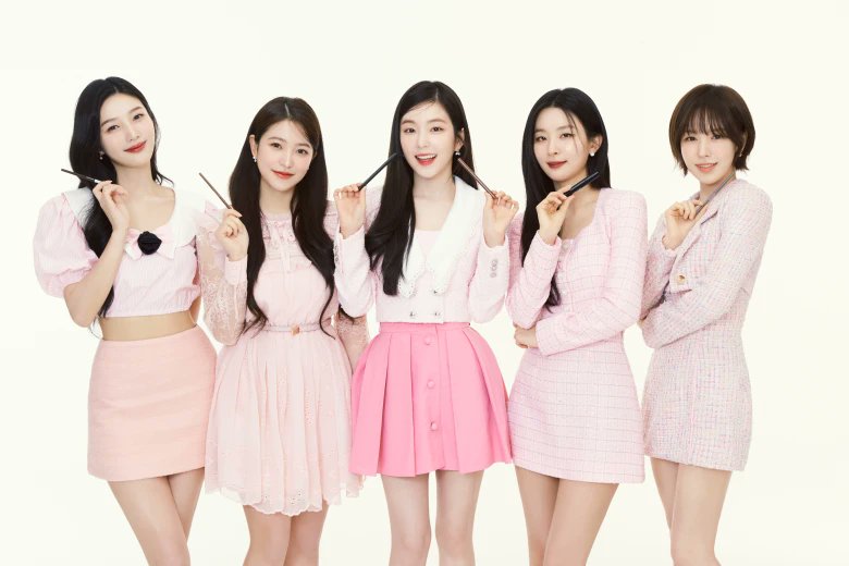 irene_global's tweet photo. Red Velvet are the new ambassadors of Indonesian makeup brand Azarine Cosmetics!

#IRENE #아이린 #RedVelvet @RVsmtown https://t.co/p9mEGQGS1c