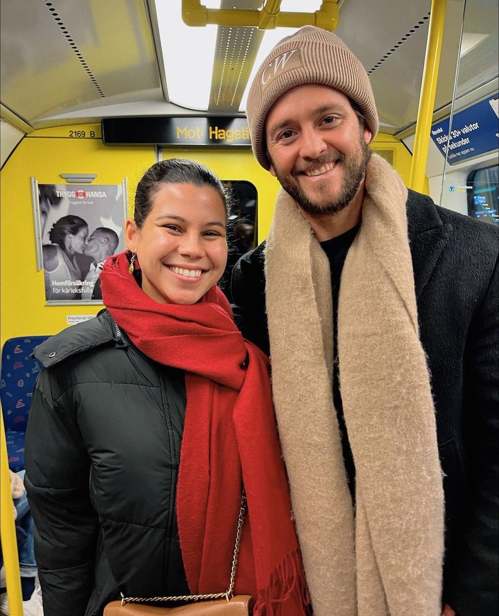 VonUckermannFC's tweet photo. @christopheruck com fã, no dia 19.03.2023, durante sua viagem para a Suécia 🥰💜

• créditos no vídeo. https://t.co/K2KDU74833