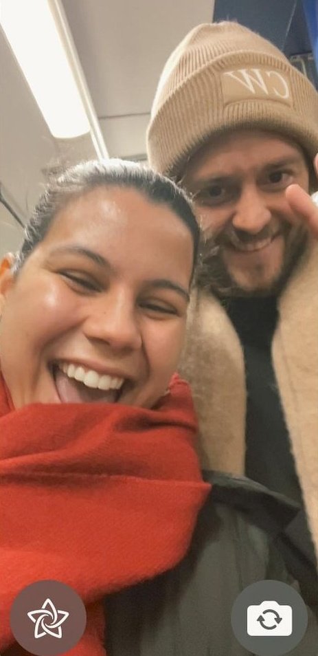VonUckermannFC's tweet photo. @christopheruck com fã, no dia 19.03.2023, durante sua viagem para a Suécia 🥰💜

• créditos no vídeo. https://t.co/K2KDU74833
